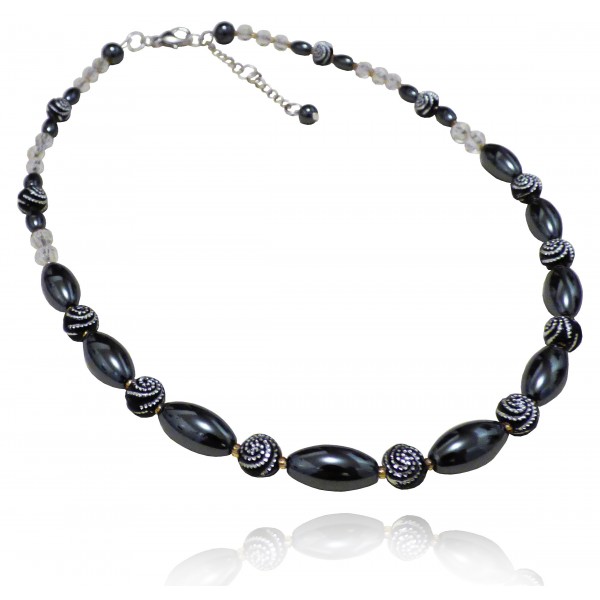 Collier hématites ovales et boules noires