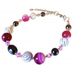 Bracelet Léger, Agates fushia et perles blanches à spirales.